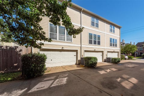 Townhouse For Sale - 2924 Crawford Street<br/> Harris County, Houston, TX 77004
