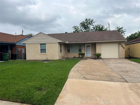 Photo of 8730 Cowart Street, Houston, TX 77029 (MLS # 22250592)