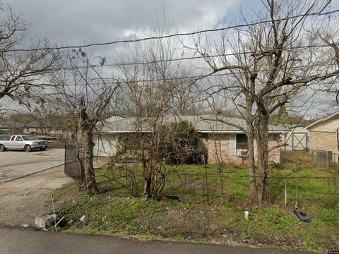 Photo of 2405 Short Street, Baytown, TX 77521 (MLS # 52691778)