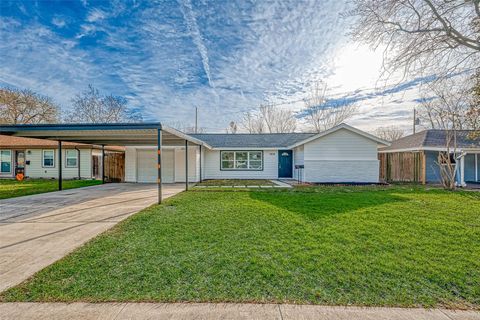 Photo of 1914 Lynnview Drive, Houston, TX 77055 (MLS # 12013187)