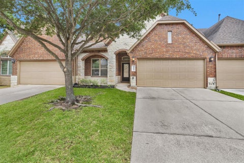 Townhouse For Sale - 19622 Candlewood Oaks Lane<br/> Spring, TX 77379