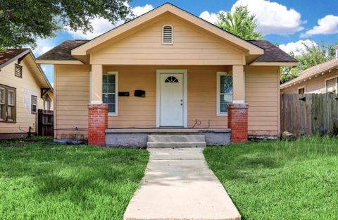 Photo of 3303 Illinois Street, Baytown, TX 77520 (MLS # 16902478)