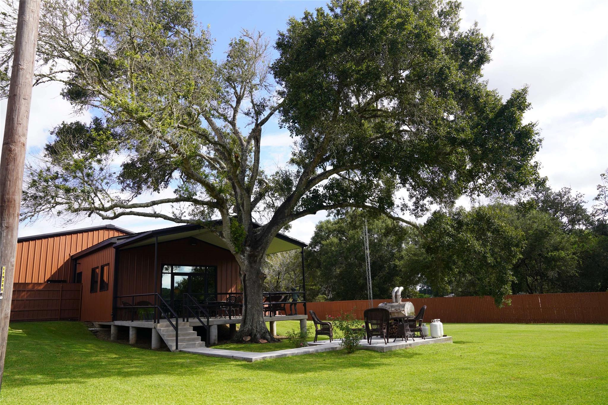 Sheridan, Texas, 77475, United States, 8 Bedrooms Bedrooms, ,5 BathroomsBathrooms,Residential,Active,1954329
