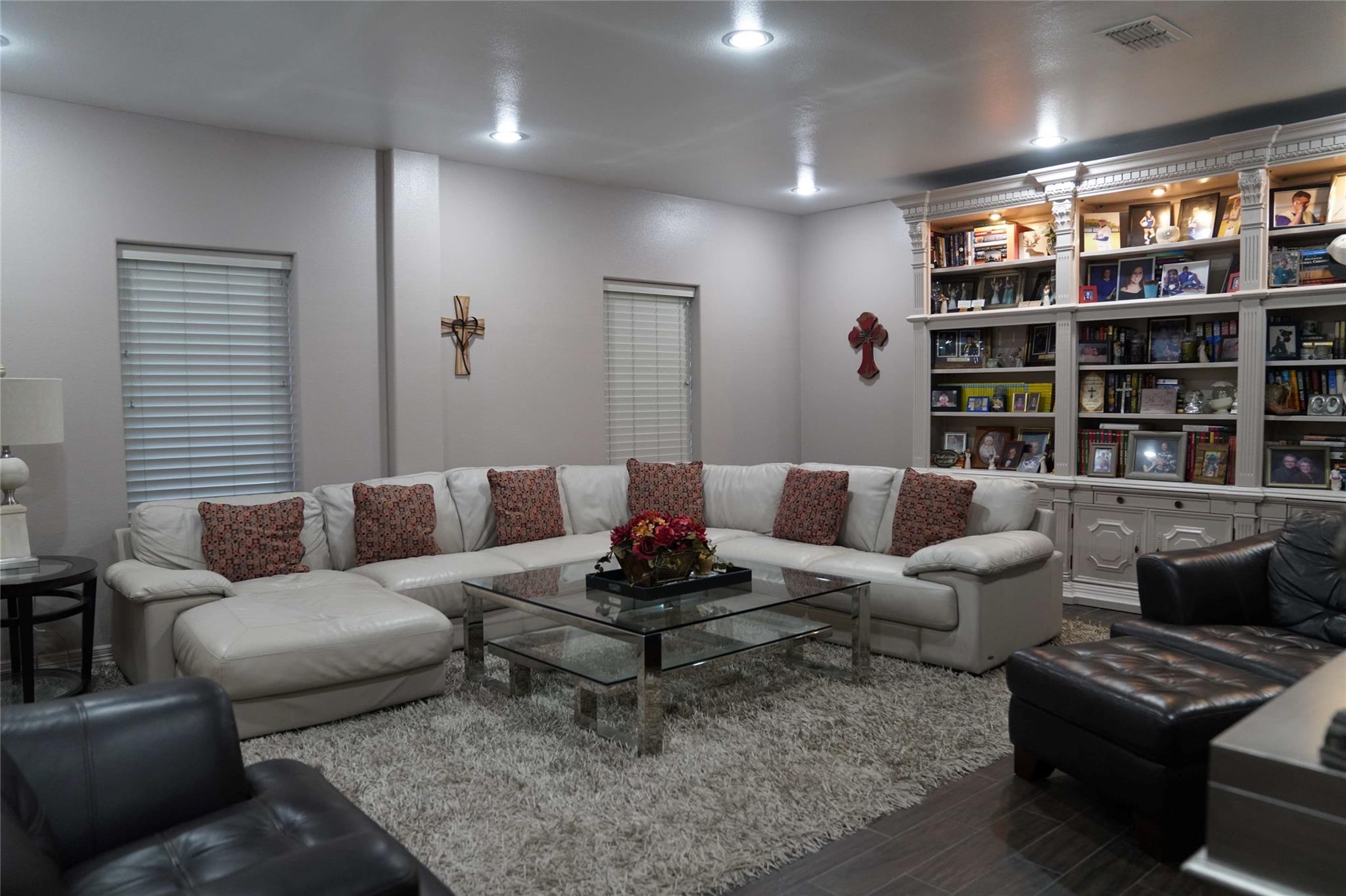 Sheridan, Texas, 77475, United States, 8 Bedrooms Bedrooms, ,5 BathroomsBathrooms,Residential,Active,1954329