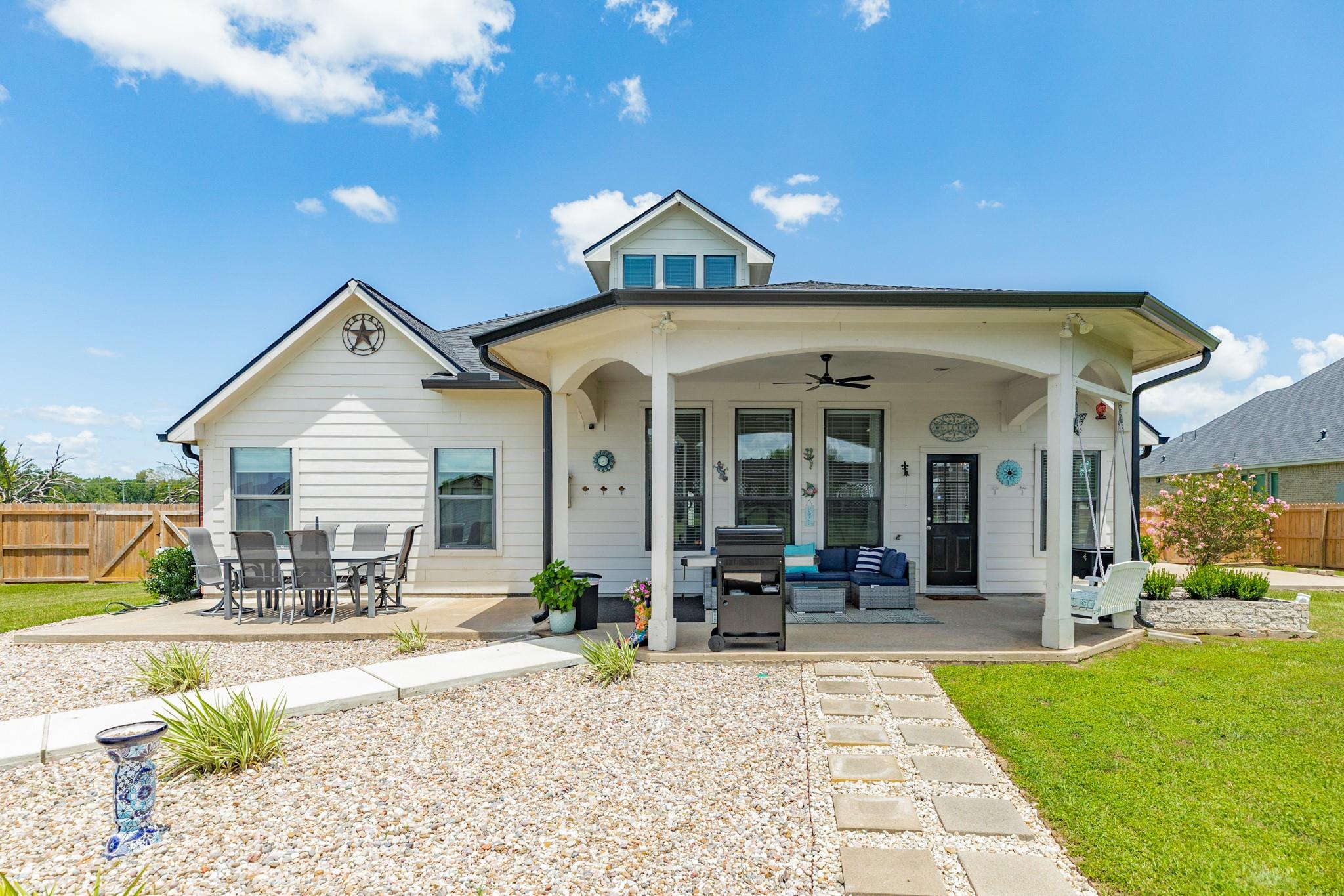 1503 Lakeland Circle