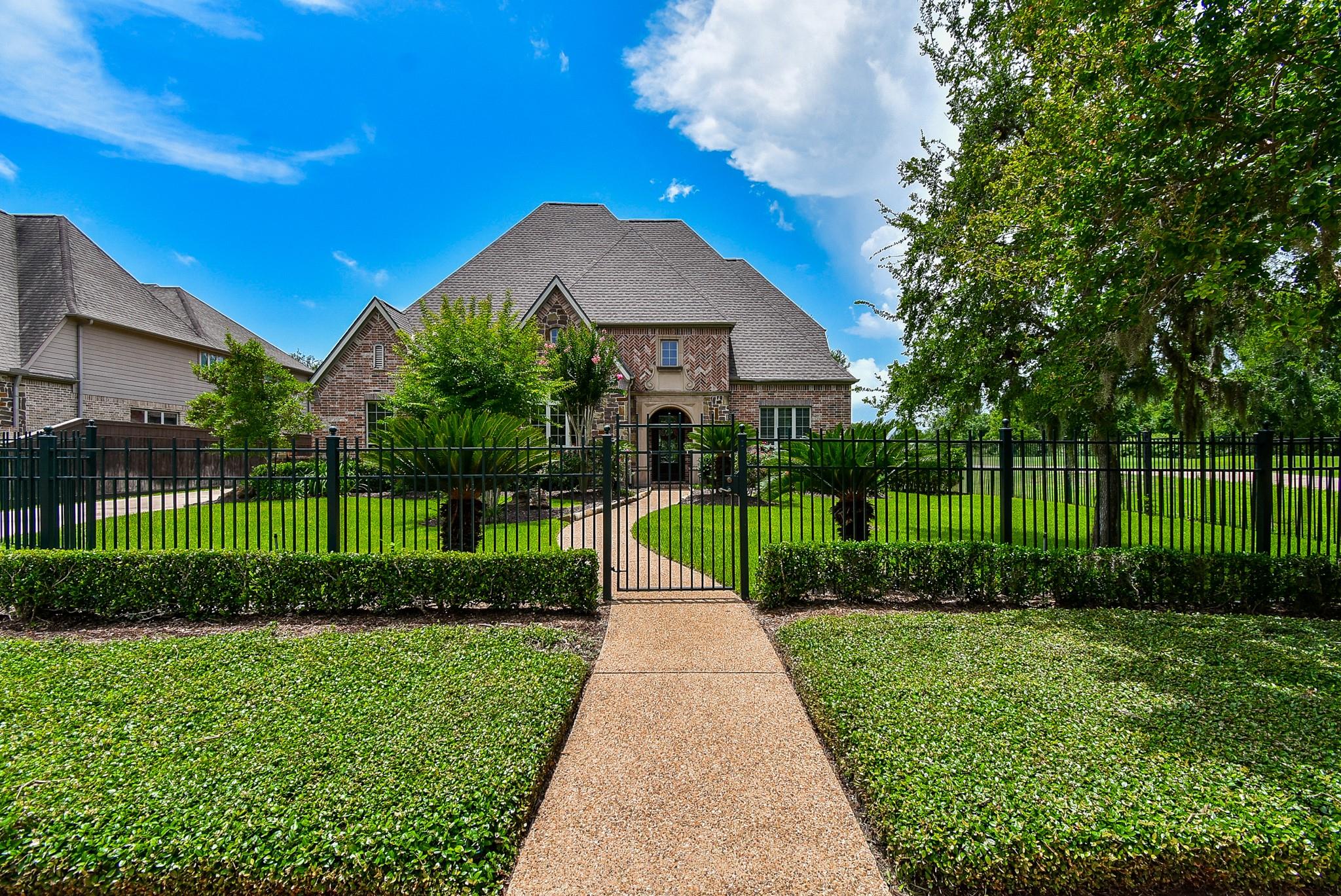 10 Waters Lake Boulevard