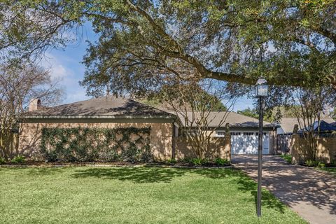 Photo of 10018 Locke Lane, Houston, TX 77042 (MLS # 43812561)