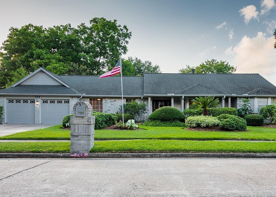 705 Balmoral Court