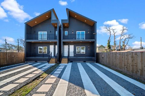 Tiny photo for 234 E 39th Street, Houston, TX 77018 (MLS # 24726521)