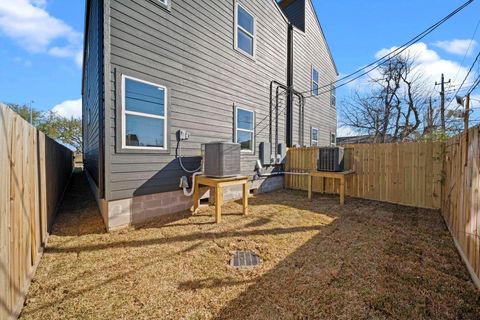 Tiny photo for 234 E 39th Street, Houston, TX 77018 (MLS # 24726521)