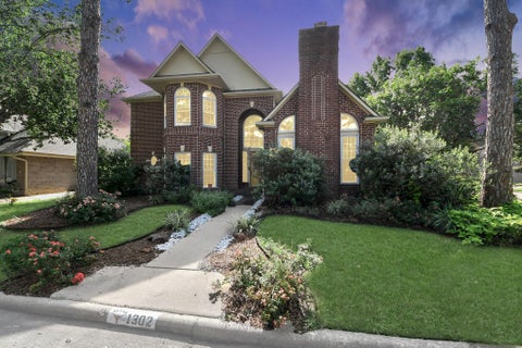Homes For Sale - 1302 Wickshire Lane<br/> Houston, TX 77043