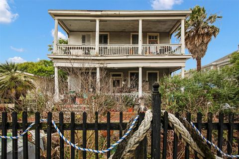 Photo of 916 Sealy Street, Galveston, TX 77550 (MLS # 69322374)