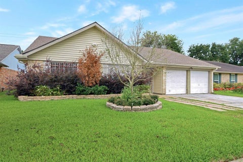 Photo of 15927 Wingdale Drive, Houston, TX 77082 (MLS # 49428519)