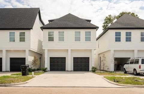 Photo of 3231 Real Street #B, Houston, TX 77087 (MLS # 8633134)