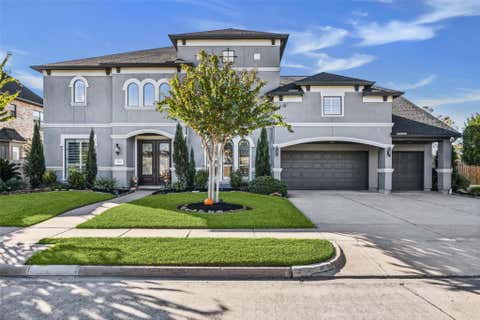 Homes For Sale - 2504 Baywater Canyon Drive<br/> Pearland, TX 77584
