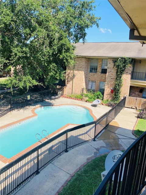 Photo of 5704 Edgemoor Drive #31, Houston, TX 77081 (MLS # 24711268)