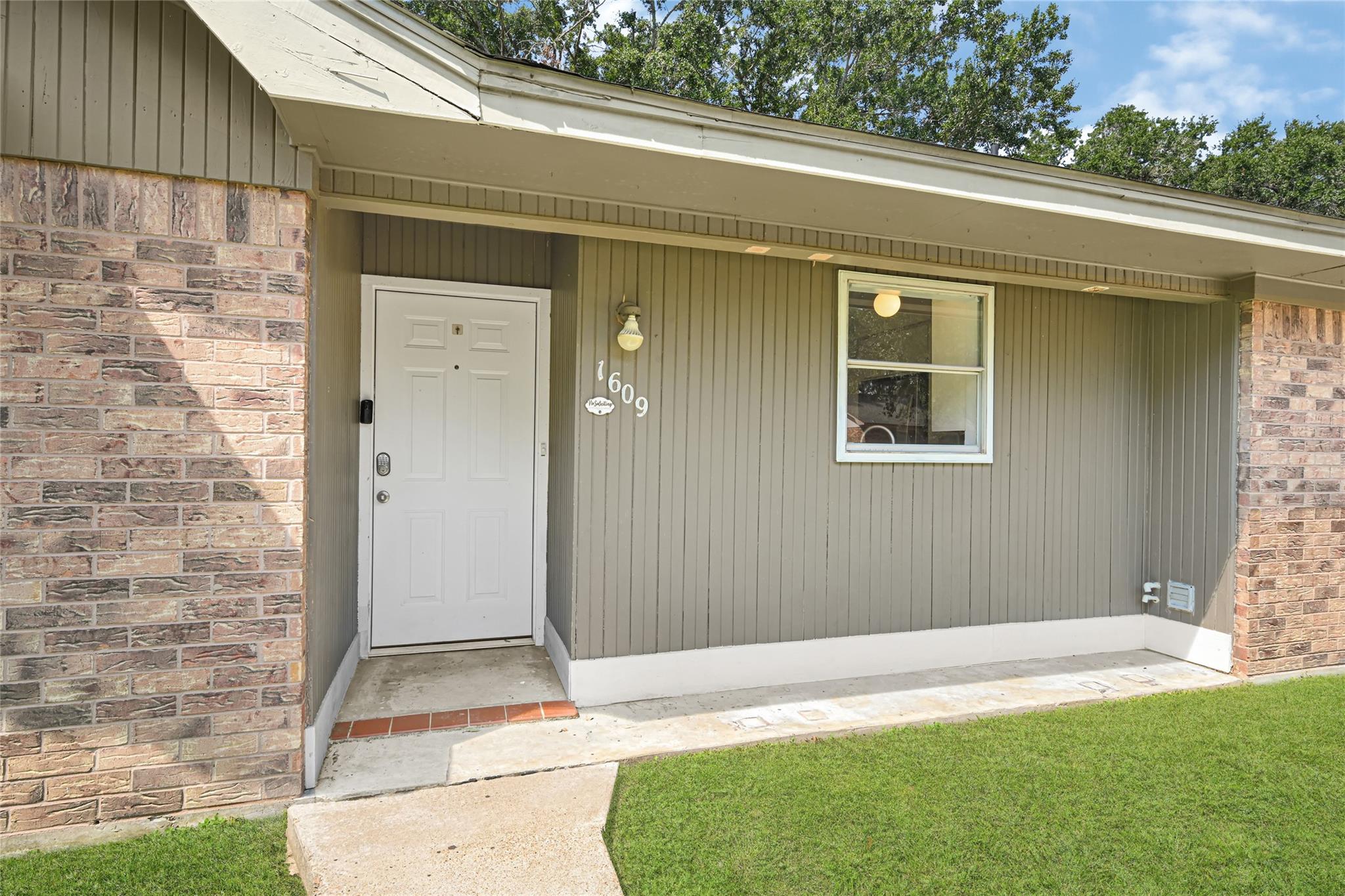 1609 Heights Drive