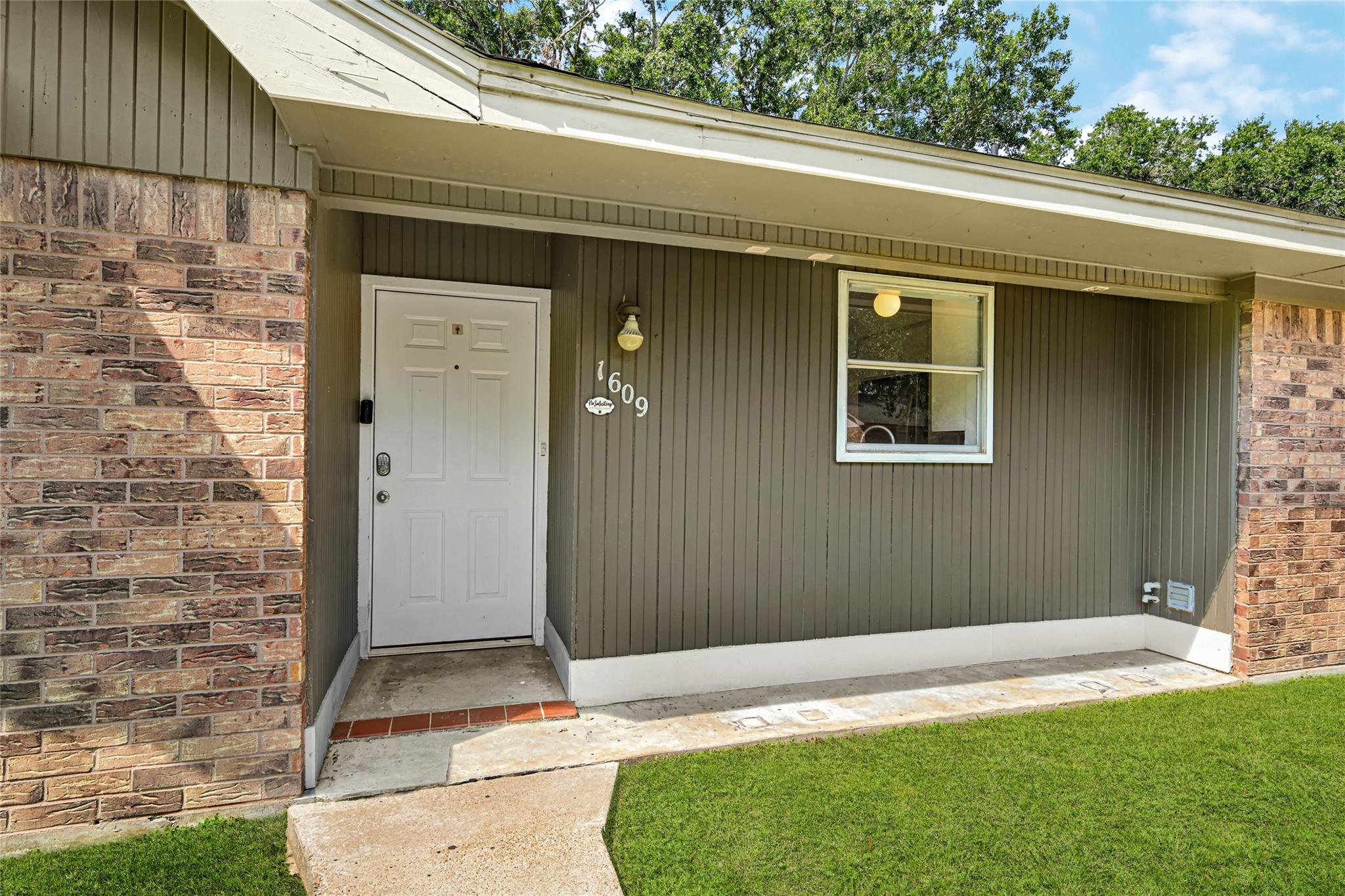 1609 Heights Drive