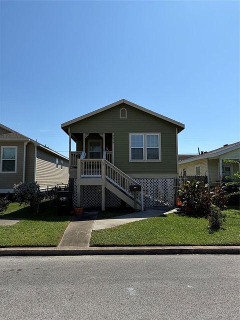 Photo of 5419 Avenue O 1/2, Galveston, TX 77551 (MLS # 25112350)