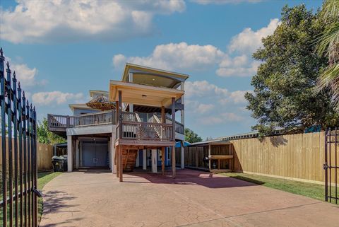 Photo of 1026 21st Street, San Leon, TX 77539 (MLS # 86887818)