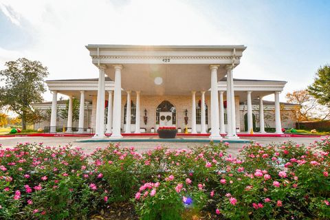 Photo of 1750 N Country Club Boulevard, Sugar Land, TX 77478 (MLS # 48884701)