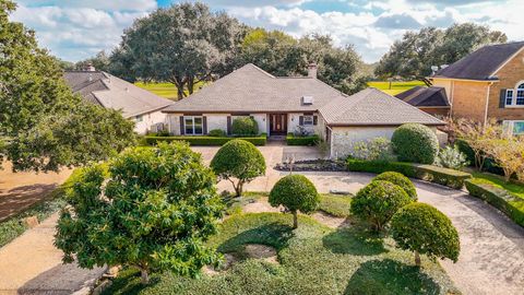 1750 N Country Club Boulevard Sugar Land TX 77478