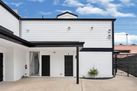 Photo of 7 Briar Dale Court #C, Houston, TX 77027 (MLS # 43010855)