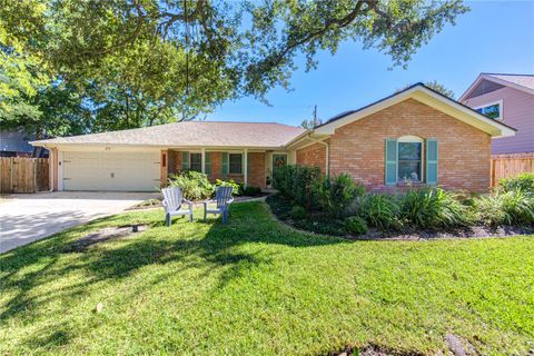 Photo of 4414 Lavell Drive, Houston, TX 77018 (MLS # 83107711)