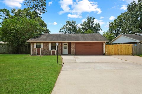 Photo of 9738 Bayou Woods Drive, Baytown, TX 77521 (MLS # 27149098)