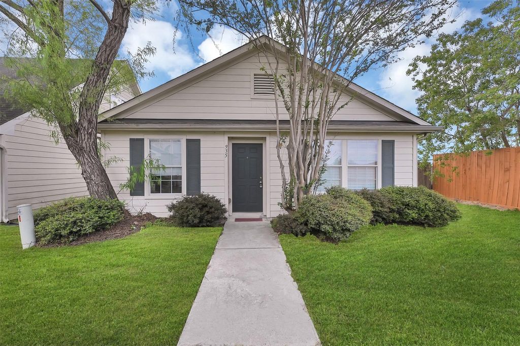 Photo of 935 Verde Trails Drive, Houston, TX 77073 (MLS # 33206453)
