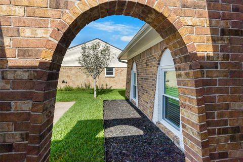 Photo of 15803 Echo Hill Drive, Houston, TX 77059 (MLS # 20399224)