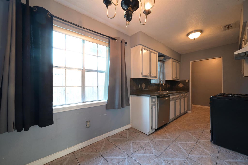 Photo of 10204 Peachtree Street, Houston, TX 77016 (MLS # 61772478)