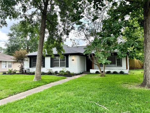 Photo of 4833 Hazelton Street, Houston, TX 77035 (MLS # 91910734)