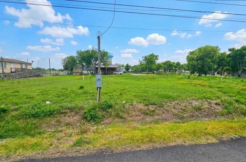 Photo of 2375 Avenue D, San Leon, TX 77539 (MLS # 26993527)