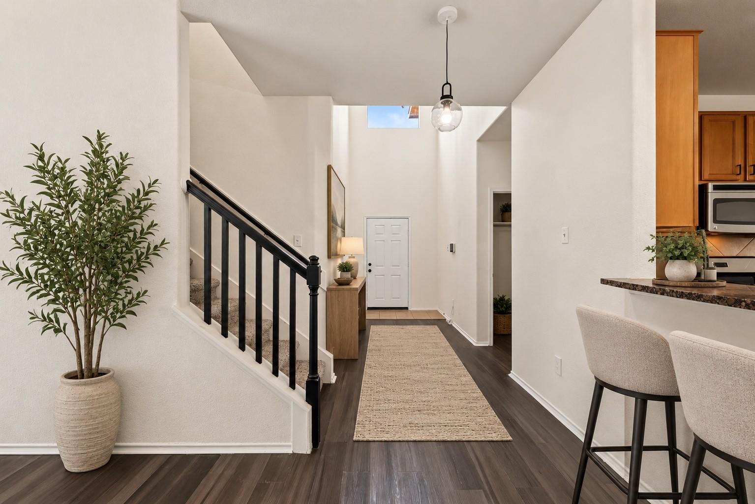 206 Unique Court