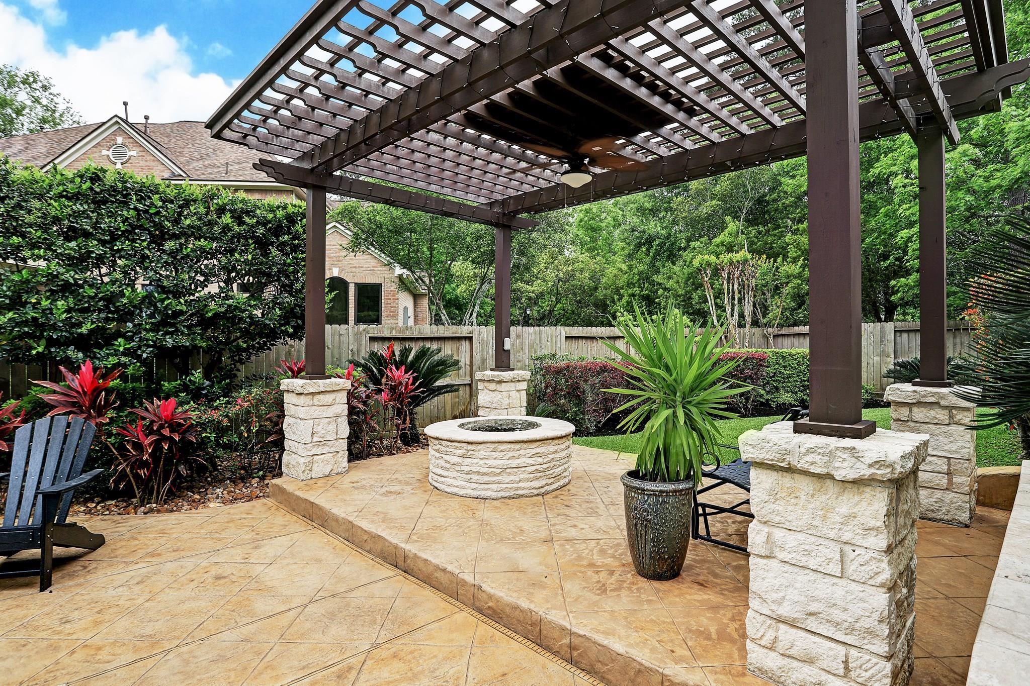 25 Club Oak Court