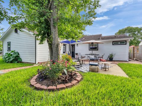 Photo of 10309 Chesterfield Drive, Houston, TX 77051 (MLS # 33757770)