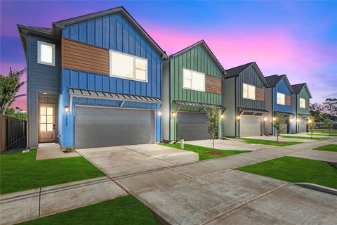 Photo of 1308 Neiman Lane, Houston, TX 77091 (MLS # 90441114)
