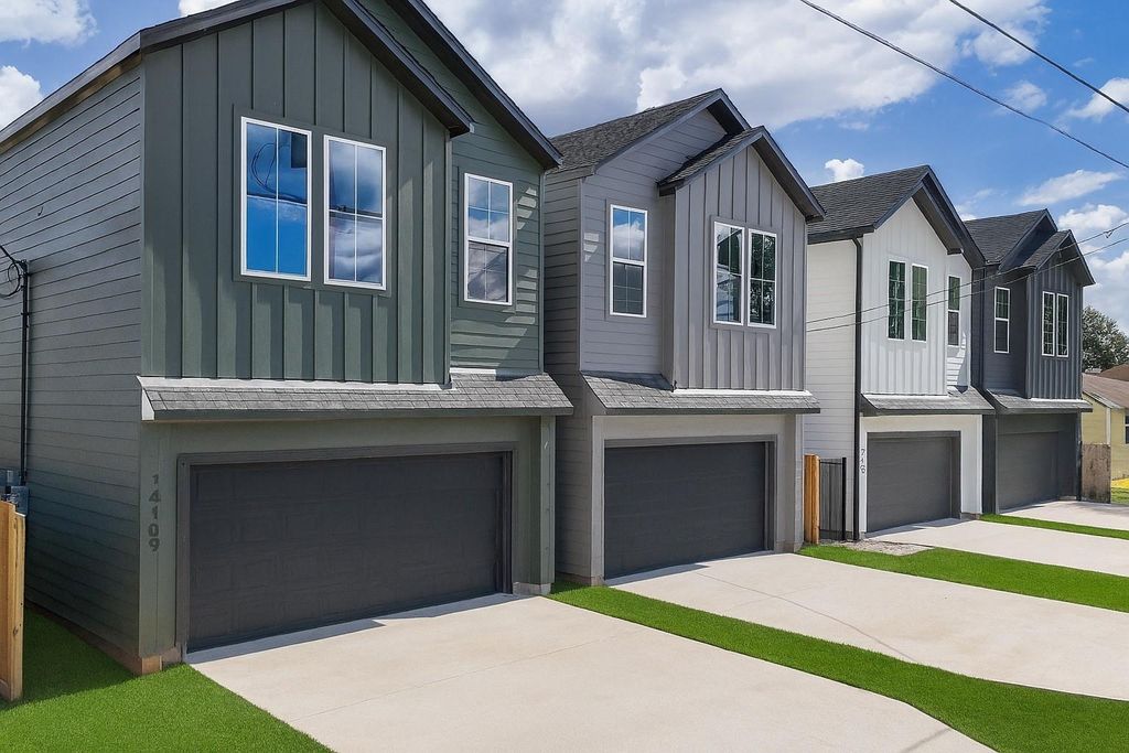 Photo of 14113 Bridgeport Rd, Houston, TX 77047 (MLS # 17240158)