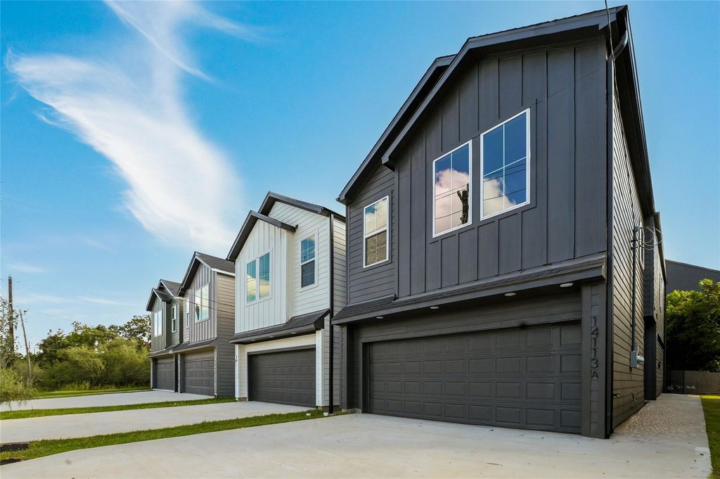 Photo of 14113 Bridgeport Rd, Houston, TX 77047 (MLS # 17240158)