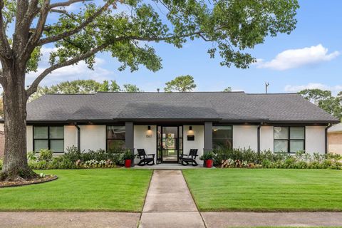 Photo of 1067 Curtin Street, Houston, TX 77018 (MLS # 85144197)
