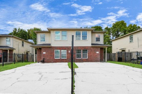 Photo of 8126 Jutland Road, Houston, TX 77033 (MLS # 97206640) Photo of 8126 Jutland Road, Houston, TX 77033 (MLS # 97206640)