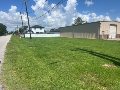 Photo of 0 N Broadway Street, La Porte, TX 77571 (MLS # 21287838) Photo of 0 N Broadway Street, La Porte, TX 77571 (MLS # 21287838)