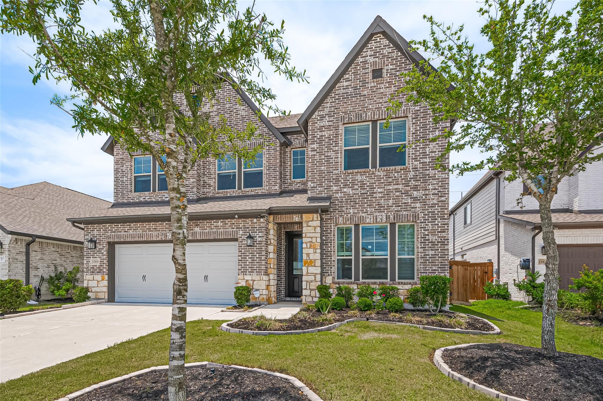 13811 Via Toluca Trail