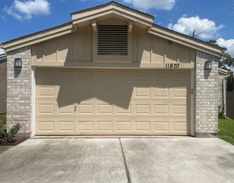 Photo of 11807 Dellfern Court, Houston, TX 77035 (MLS # 64040263)