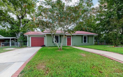 Photo of 103 S Porter Street, Caldwell, TX 77836 (MLS # 15572762) Photo of 103 S Porter Street, Caldwell, TX 77836 (MLS # 15572762)