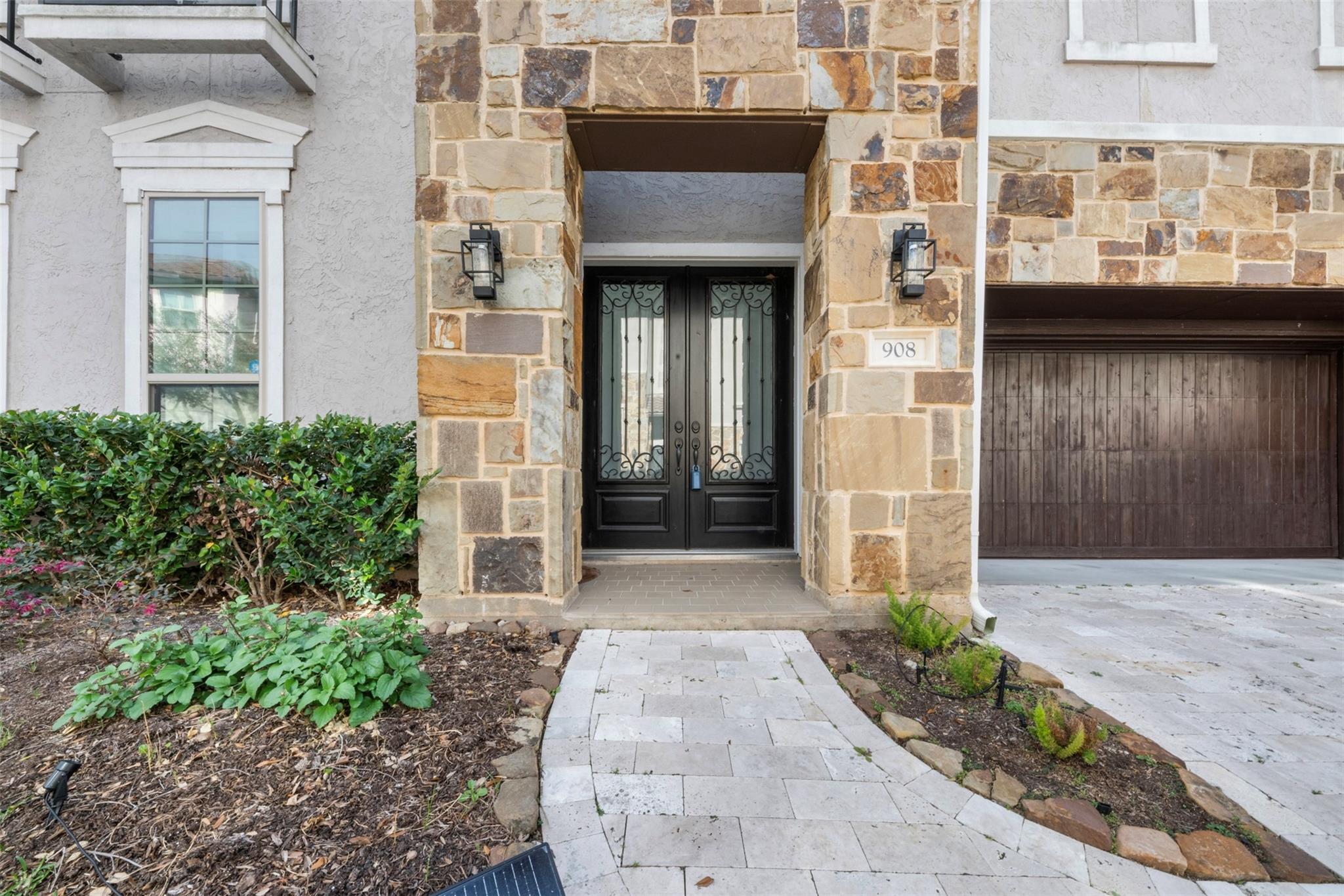 908 Amelia Street