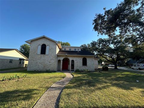 Photo of 13919 Baytree Drive, Sugar Land, TX 77498 (MLS # 18769494)