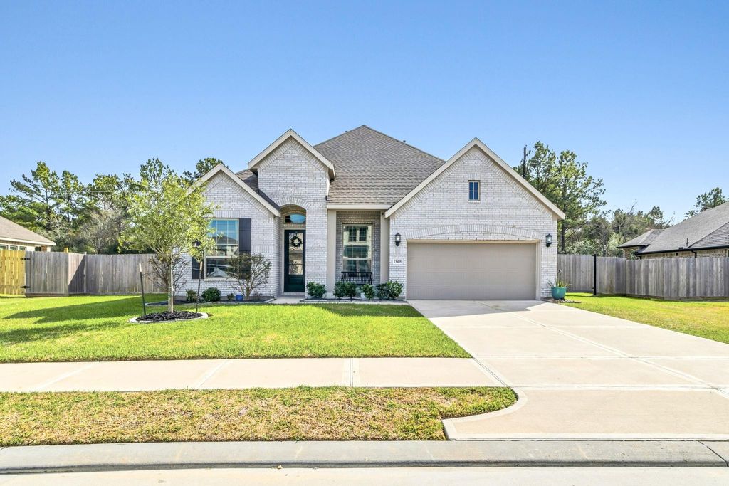 Photo of 15418 Kings Lake Court, Mont Belvieu, TX 77523 (MLS # 41357347)