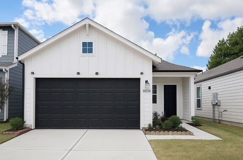 Photo of 10226 Clearwick Street, Houston, TX 77034 (MLS # 24109506)